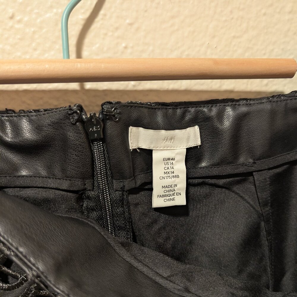 H&M Black Eyelet Embroidery Mini Skirt. Size 14 - Picture 12 of 12